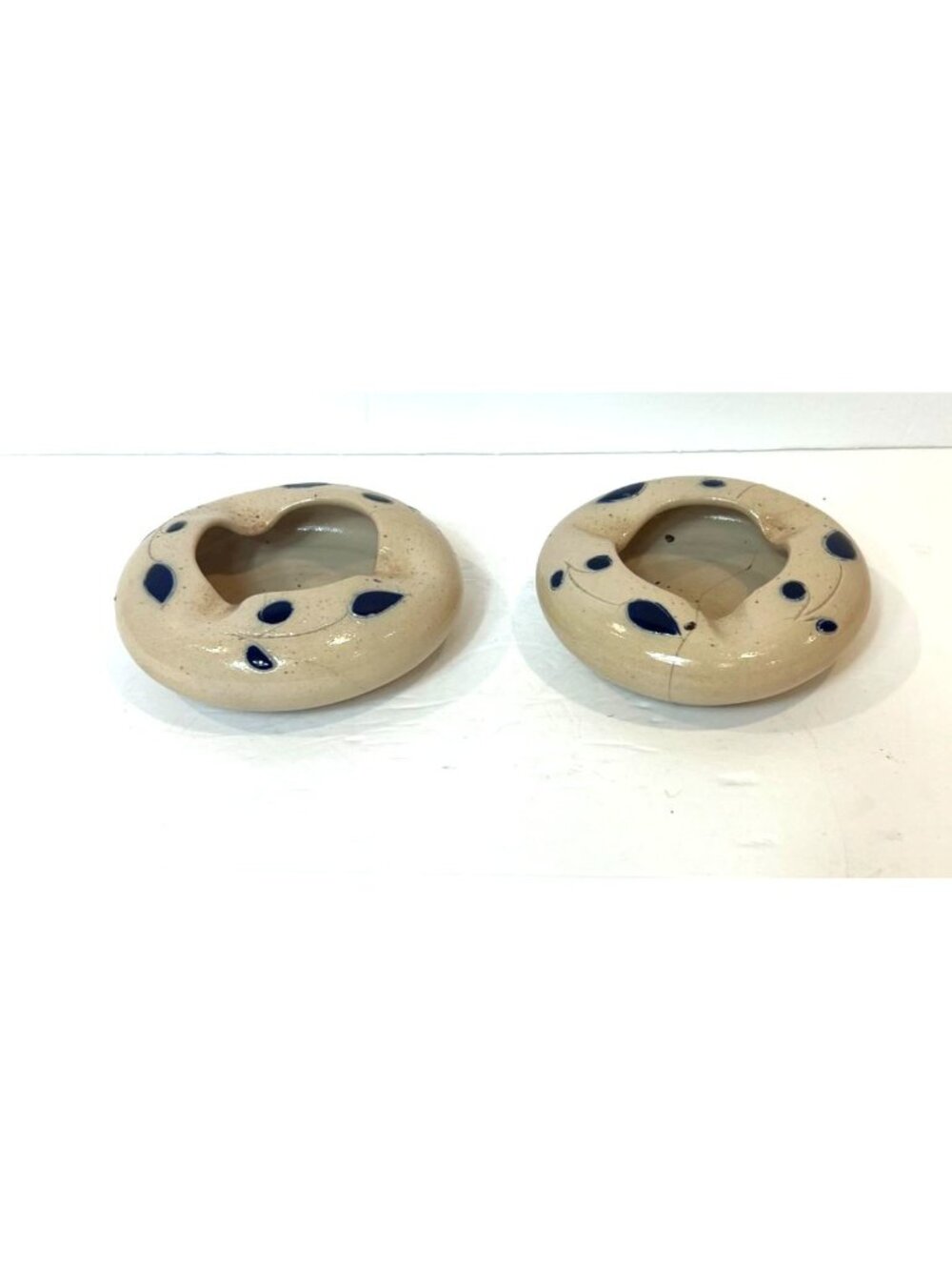 Williamsburg Pottery Set Of 2 Ceramic Ashtrays With Blue Leaf Design 5" Diameter